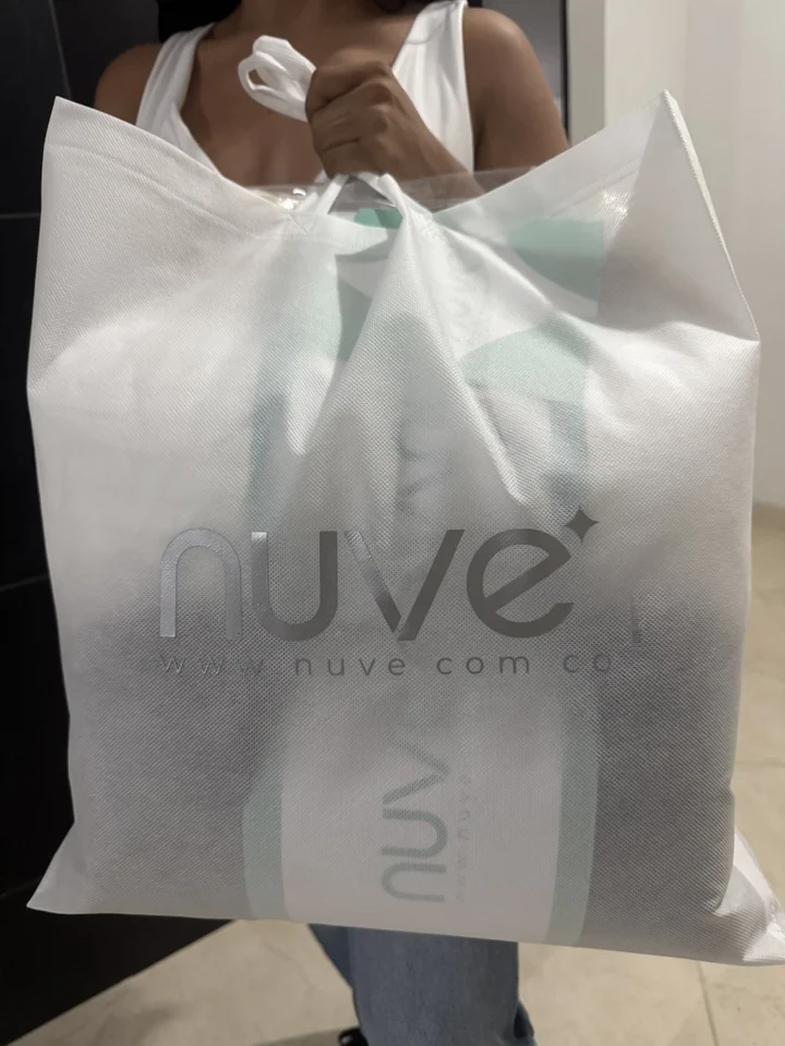 Bolsa de compra NUVE recibida por Wendy O.